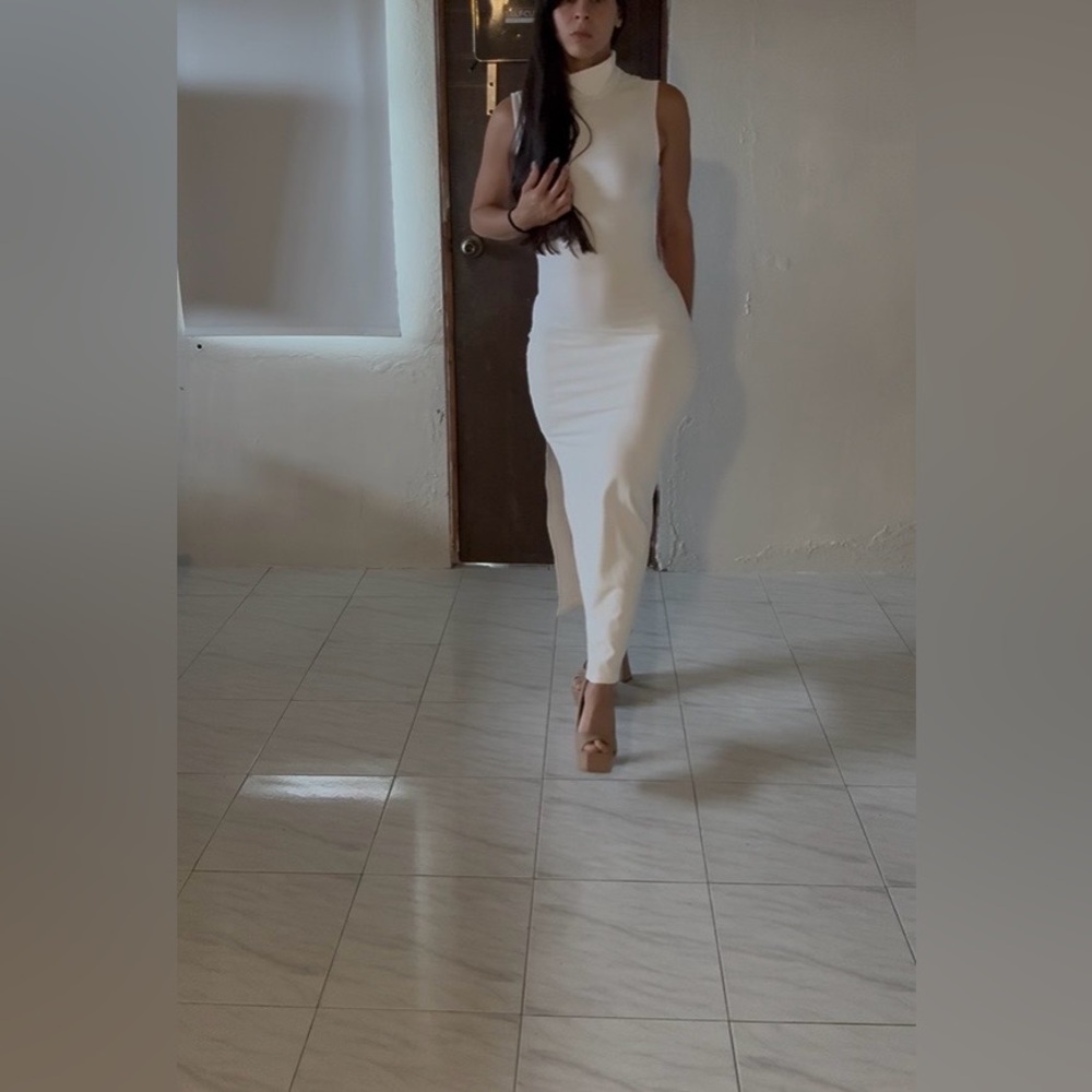 🆕White Backless Cross-Strap Maxi Dress - Picture 13 of 15